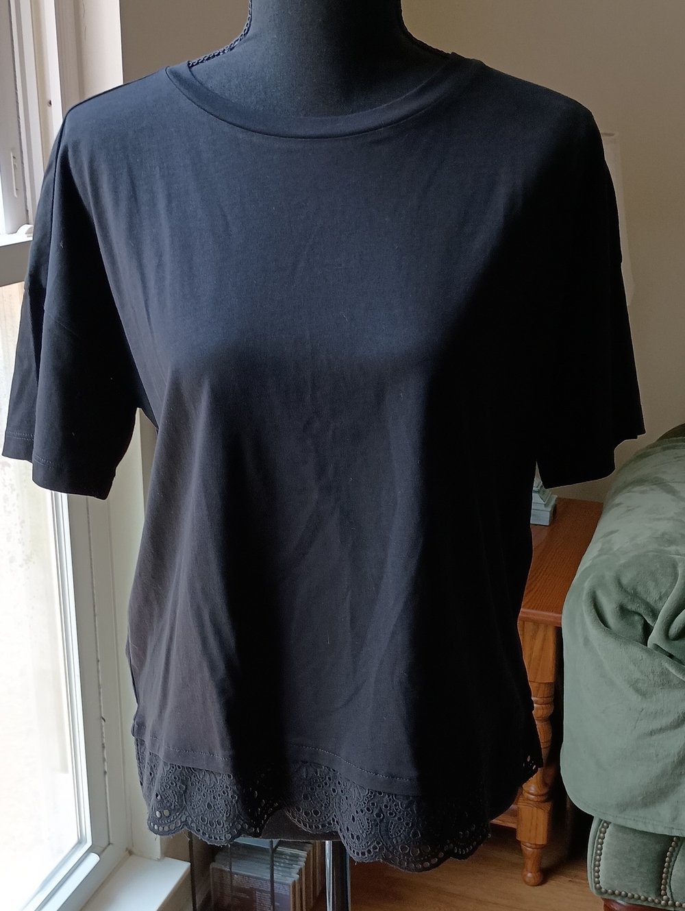 Ann Taylor Black Short Sleeve Eyelet Hem Tee
